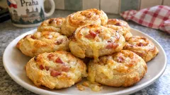 Křupaví šunkovo-sýroví šneci z listového těsta: hotové za 20 minut