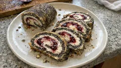 Maková roláda s tvarohovým krémem a marmeládou: jemná, nadýchaná a nepraská