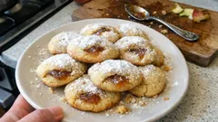 Jablečné sušenky s marmeládou: vláčné uvnitř, jemně křupavé na povrchu