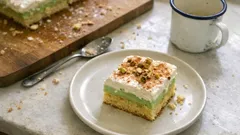 Litá buchta s pistáciovým pudinkem a smetanou: vláčný moučník, který se vždy povede