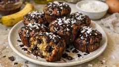 Banánovo-kokosové muffiny s čokoládou: vláčné těsto a jednoduchý postup