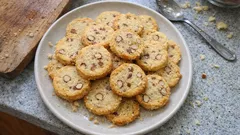 Masarykovo vánoční cukroví: křehká oříšková kolečka, která se vždy povedou