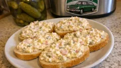 Chlebíčková pomazánka se šunkou, sýrem a okurkou: hotová za pár minut