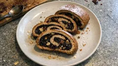 Perníkový závin s povidly a ořechy: vláčný a voňavý i druhý den