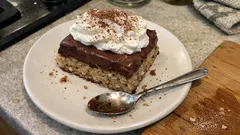 Ořechové řezy se smetanovým čokoládovým krémem – vláčné, na plech a bez stresu