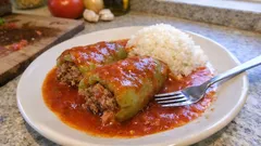 Plněné papriky s rajskou omáčkou – domácí klasika, která se vždy povede