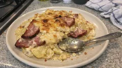 Mafiánské brambory s uzeným: krémová sýrová omáčka a zlatá kůrka