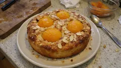 Broskvový koláč s mandlemi: nadýchaný, šťavnatý a překvapivě snadný