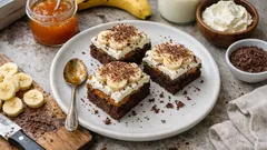 Banánové kefírové řezy s mascarpone: vláčný plechový moučník, co drží tvar