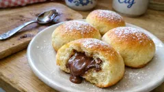 Nadýchané buchty s Nutellou: rychlé těsto bez kynutí a minimum práce