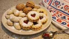 Vánoční cukroví, které drží tvar: 6 osvědčených těst krok za krokem