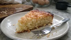 Kokosový koláč bez mouky: vláčný, jednoduchý a z pár běžných surovin