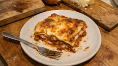 Domácí lasagne s boloňskou omáčkou a bešamelem: poctivý recept, který se vždy povede