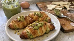 Pistáciové croissanty z listového těsta: křupavé, rychlé a krásné ke kávě