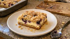 Drobenkový koláč s tvarohem a borůvkami na plech – vláčný i druhý den