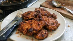 Marinované vepřové kotlety v pikantním těstíčku: šťavnaté a krásně křehké