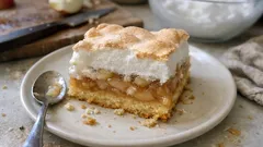 Retro koláč Hraběnka: křehké těsto, šťavnatá jablka a nadýchaný sníh