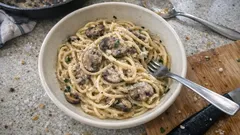 Žampionové špagety se smetanovou omáčkou: krémová rychlovka na večeři
