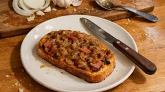 Cibulák na topinky: voňavá cibulová pomazánka, která zasytí i potěší