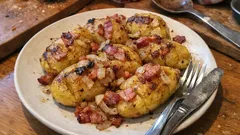 Farářské brambory se slaninou a cibulí: poctivá klasika se zlatavou krustou
