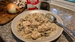 Krůtí na smetaně se žampiony: jemná omáčka, která se vždycky povede