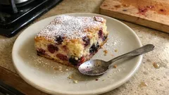 Šlehačková bublanina s ovocem: nadýchaný koláč na plech hotový raz dva