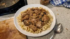 Vepřová kýta na houbách: poctivá omáčka, která se skvěle váže na těstoviny