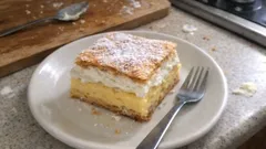 Křupavý krémeš z listového těsta: dvě vrstvy krému a krásné řezy