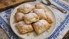 Křehké polštářky z listového těsta s vanilkovým krémem, které zmizí ze stolu