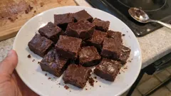 Nepečený čokoládový dezert ze 2 surovin: hořká čokoláda a kondenzované mléko