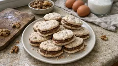 Ořechové laskonky s karamelovo-kakaovým krémem: domácí cukroví, které stojí za to