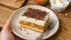 Jablečný dezert s pudinkem a krémem z tvarohu a mascarpone – řezy, co drží perfektně vrstvy