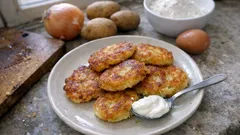 Bramborové placky z vařených brambor: rychlá večeře, která příjemně zasytí