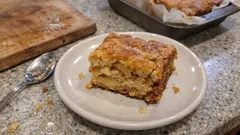 Rychlý sypaný jablečný koláč bez vajec: hrnkový recept, který se vždy povede