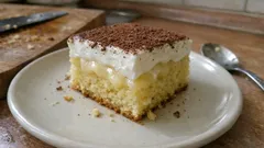 Vláčná pudinková buchta se zakysanou smetanou: jednoduchý plechový moučník ke kávě