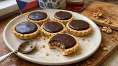 Linecké košíčky s ořechovou náplní a čokoládou: vánoční klasika, která se rozleží do krásy