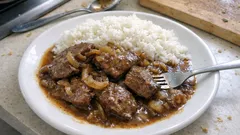 Jak udělat vepřová játra na cibulce, aby byla měkká a plná chuti