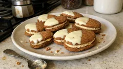 Mokka oválky s máslovým krémem: jemné cukroví, které je po odležení ještě lepší