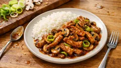 Vepřové nudličky na pórku se žampiony: rychlá večeře s omáčkou na rýži