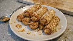 Ořechové trubičky s karamelovým krémem: křehké vánoční cukroví, co se vždy povede