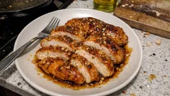 Kuřecí prsa na medu a česneku: šťavnatá pánevní večeře za 20 minut