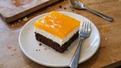 Fanta řezy na plech: kakaový korpus, tvarohový krém a svěží citrusová vrstva