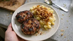 Šťavnaté placičky z vepřové krkovice – směs odležená přes noc a pak jen osmažit