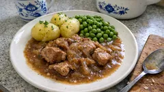 Vepřová plec na šťávě s hráškem: poctivý oběd, který chutná jako od babičky