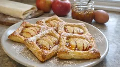 Jablečná okénka z listového těsta: křupavý dezert s džemem za pár minut